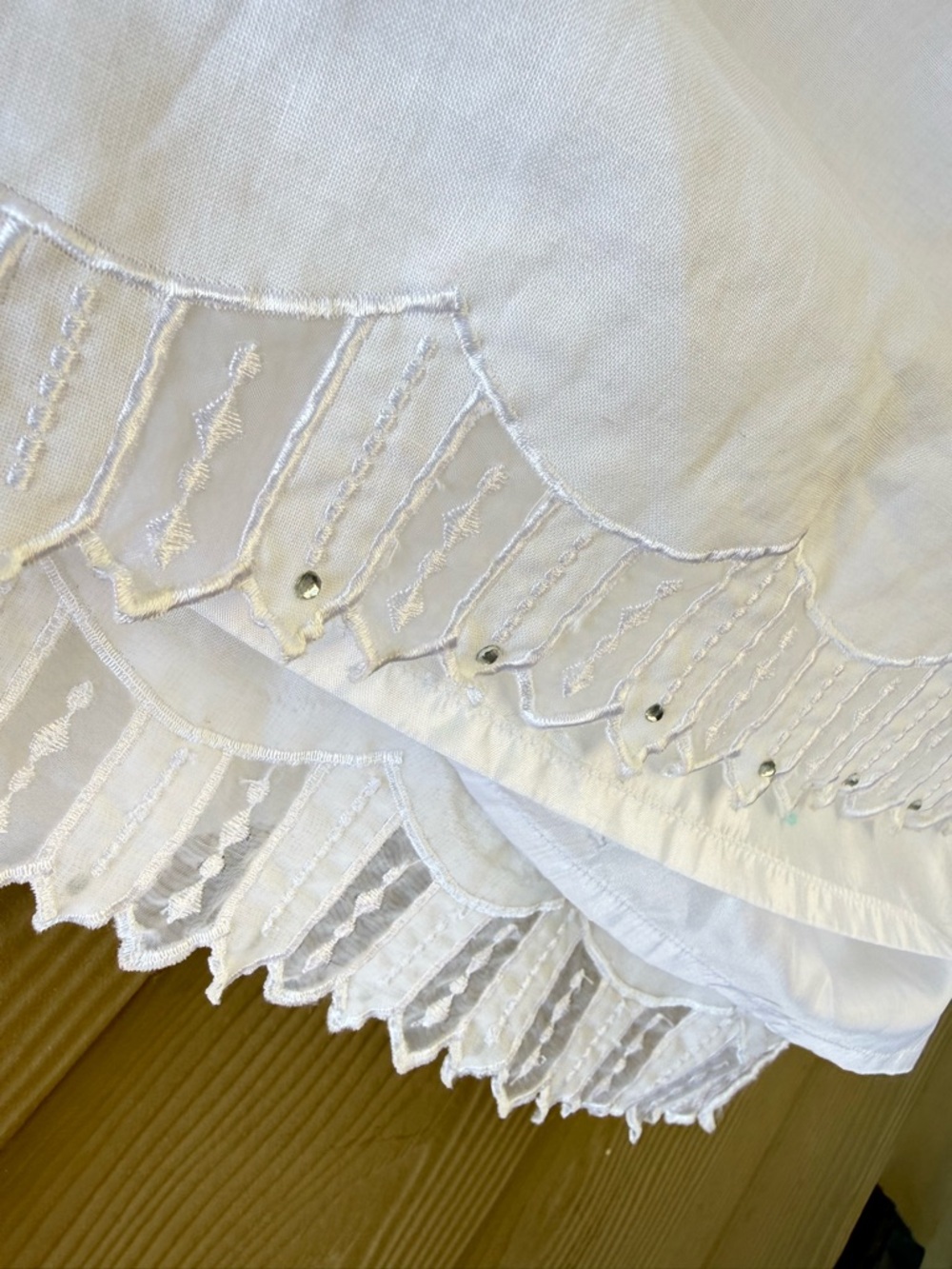 La Rea Linen Sleeveless White Midi Dress with Lace Trim - Picture 9 of 11